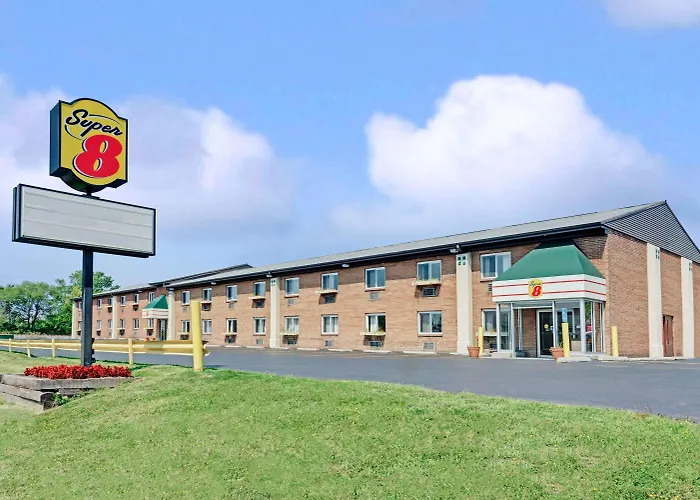 Super 8 by Wyndham Kenmore/Buffalo/Niagara Falls Area