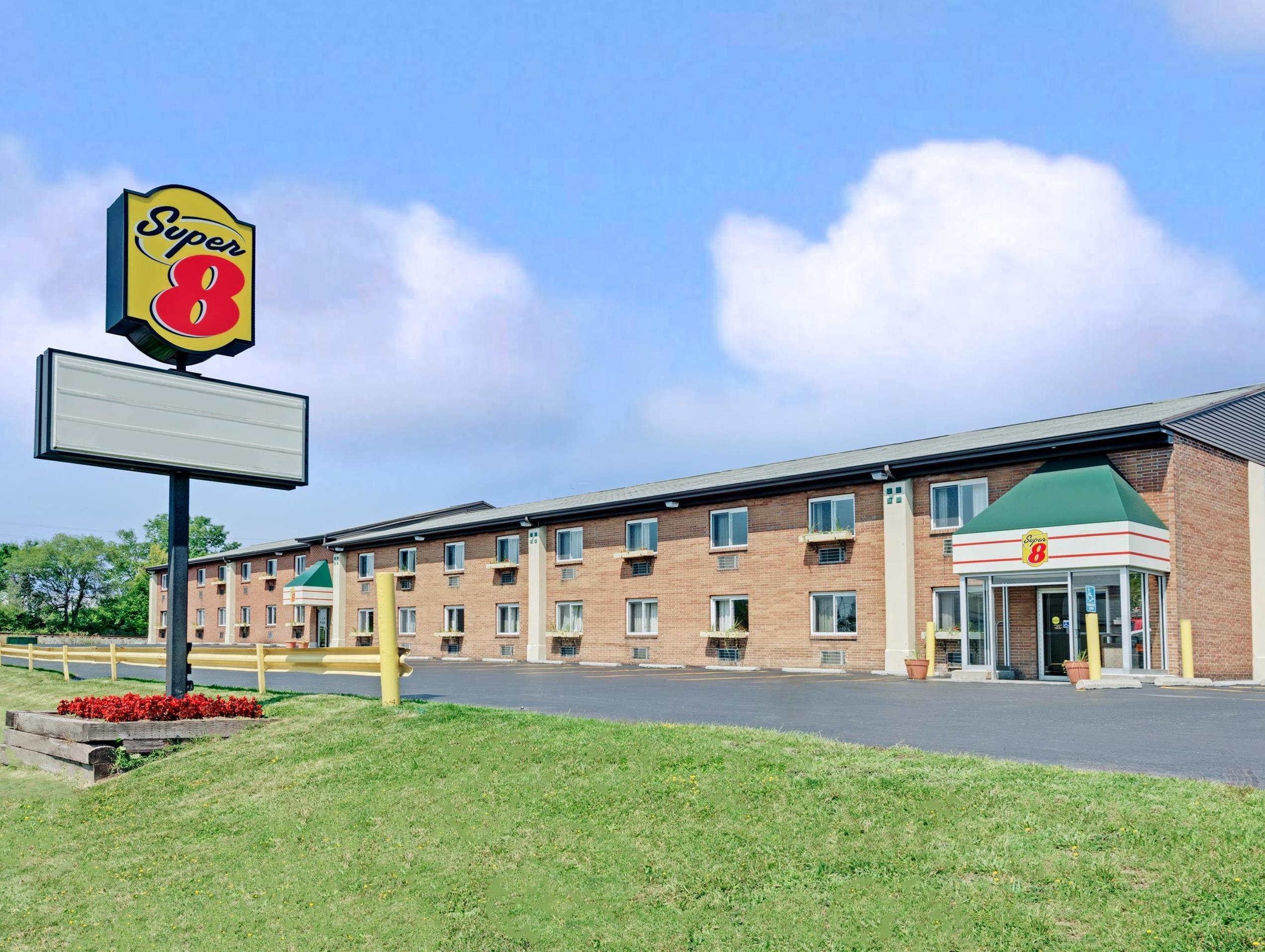 Super 8 By Wyndham Kenmore/buffalo/niagara Falls Area Hotel